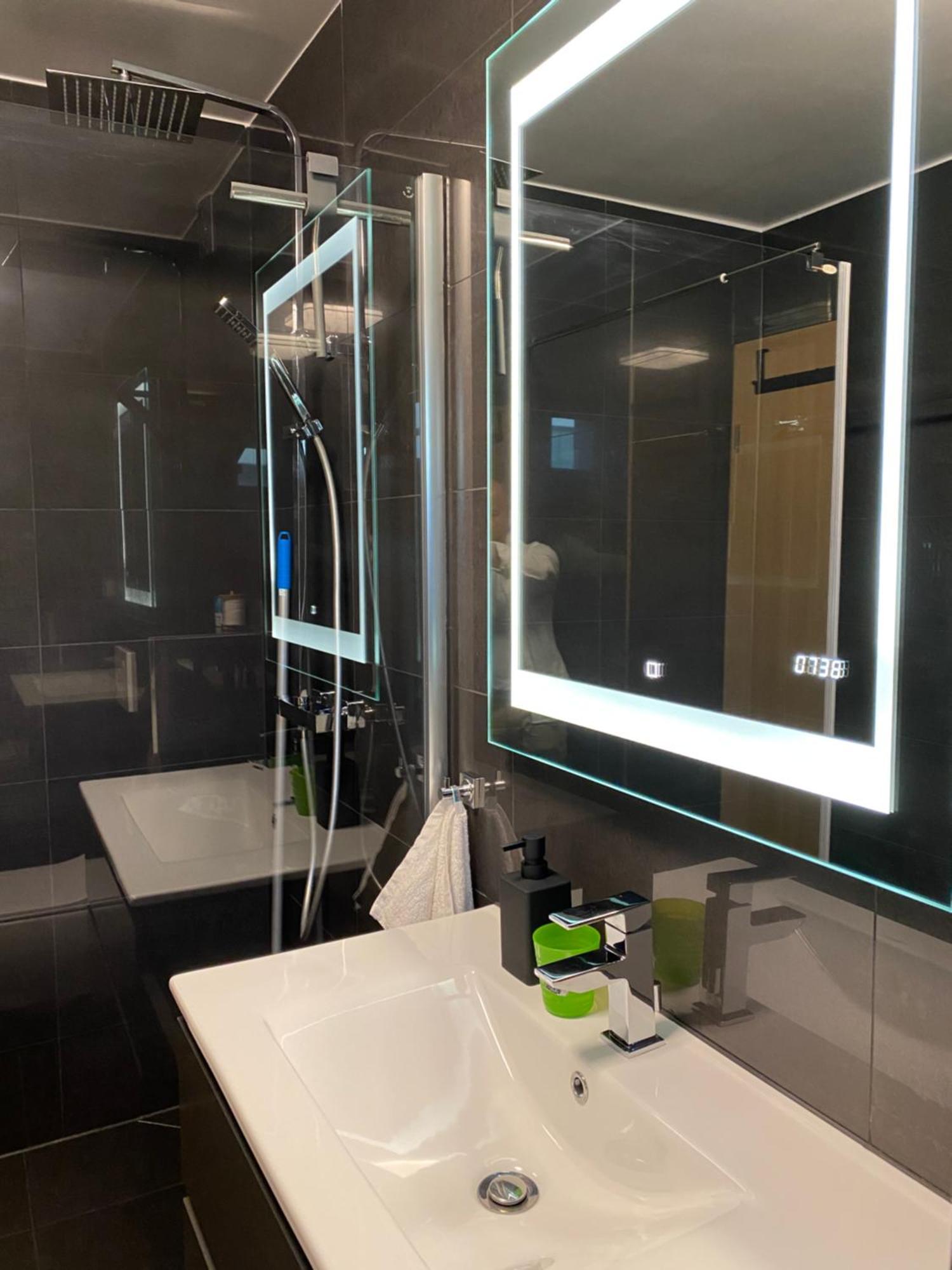 1 Grosse Elegante Zimmerwohnung 5 Minuten Zu Fuss In Stadtmitte Apartment *