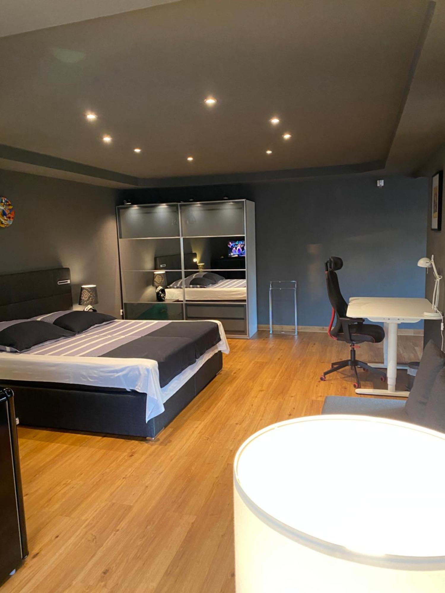 Apartment 1 Grosse Elegante Zimmerwohnung 5 Minuten Zu Fuss In Stadtmitte *