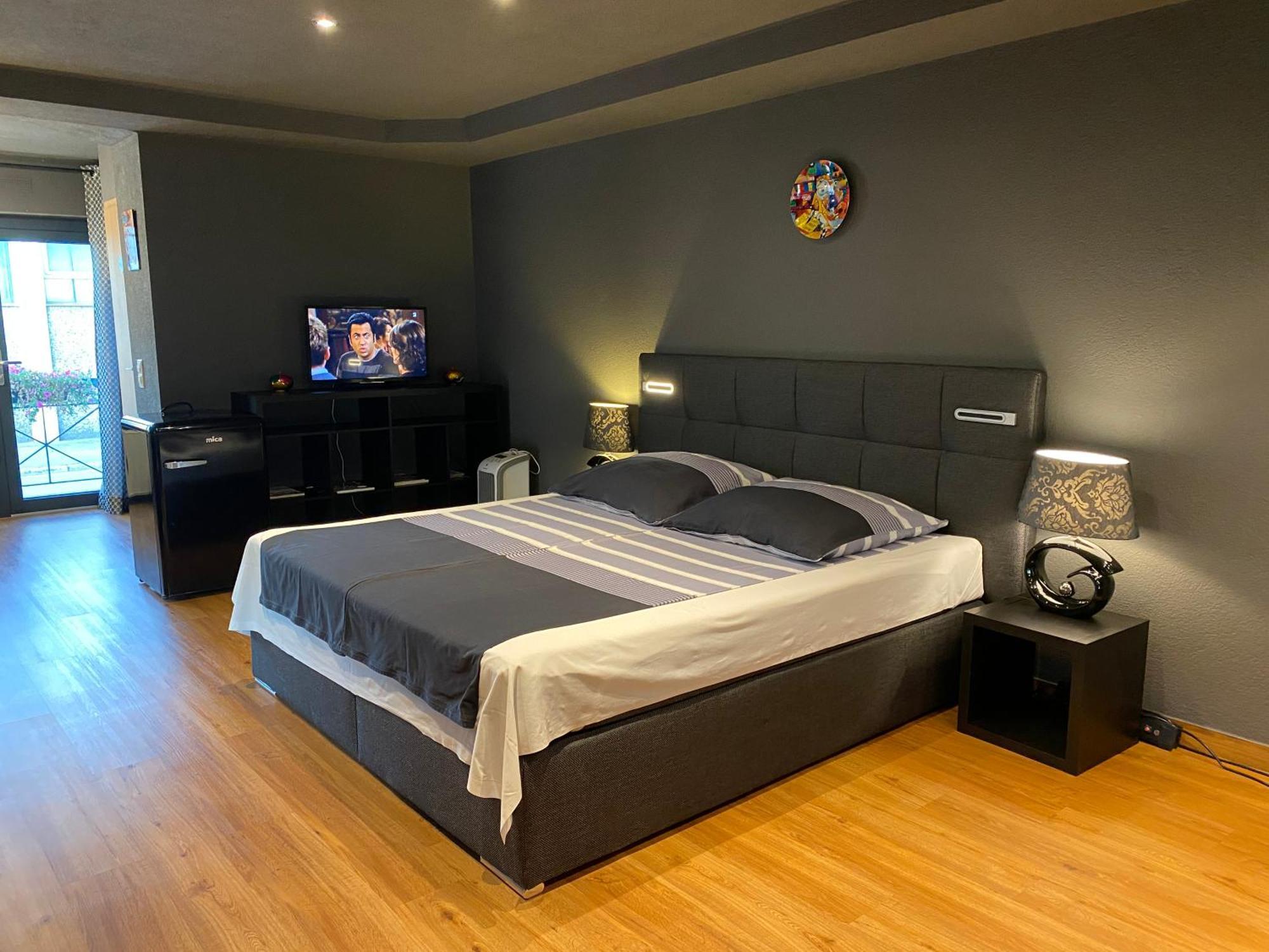 1 Grosse Elegante Zimmerwohnung 5 Minuten Zu Fuss In Stadtmitte Apartment