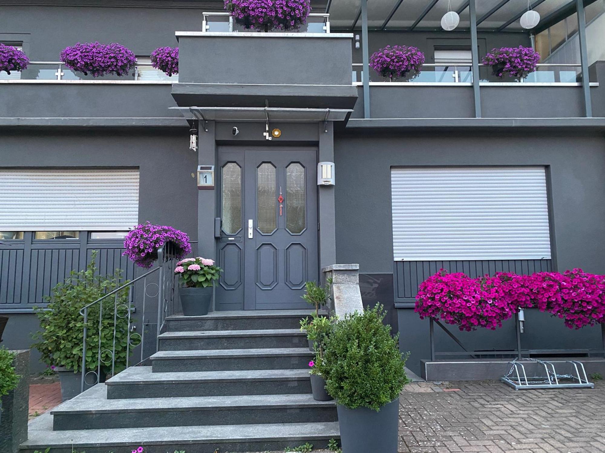 1 Grosse Elegante Zimmerwohnung 5 Minuten Zu Fuss In Stadtmitte Apartment *